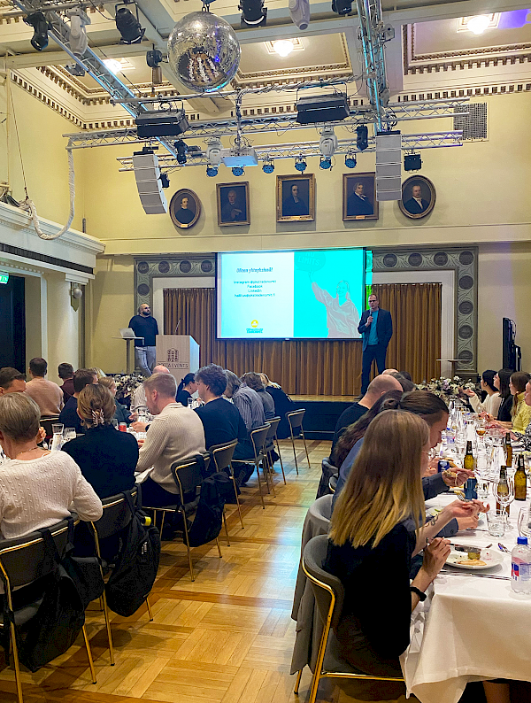 Lavalla erityisasiantuntijamme Joonas Kopra (vasemmalla) ja Harri Westerlund (oikealla).